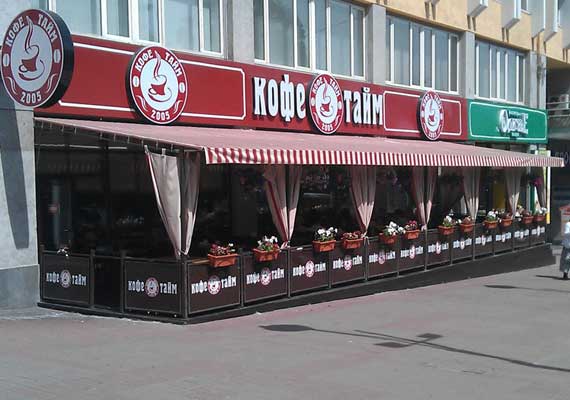 Летняя площадка для ресторана КОФЕ ТАЙМ на ул. Богдана Хмельницкого, 16-22